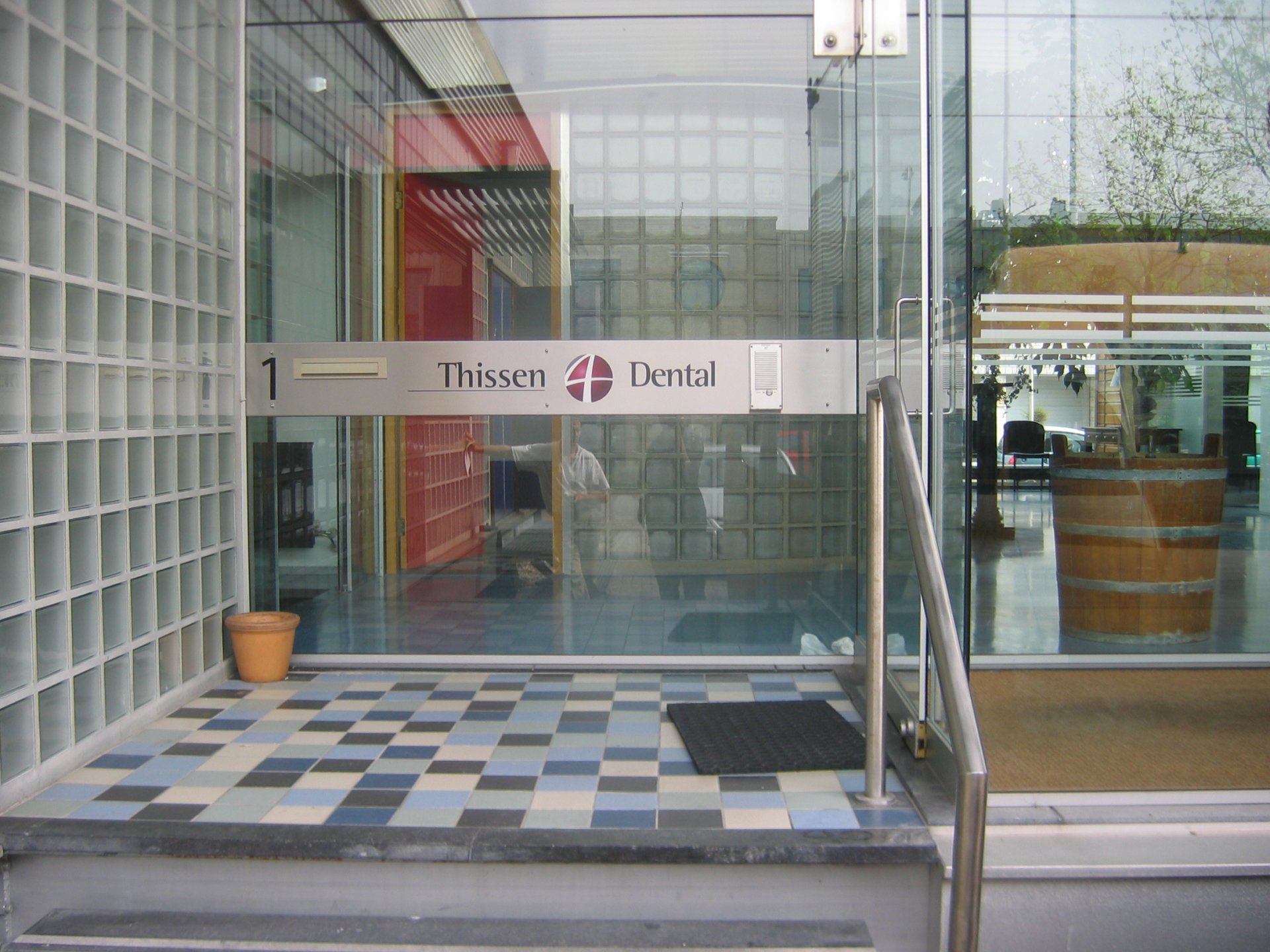 Thissen Dental raamfolie
